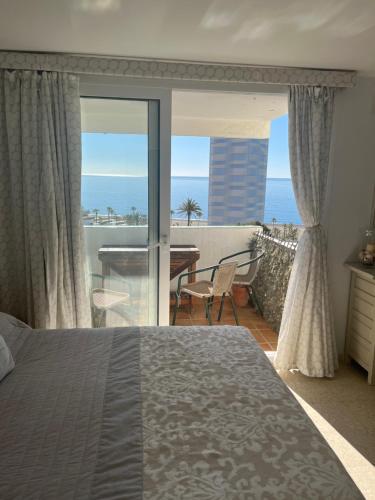Large three bedroom apartment panoramic sea views