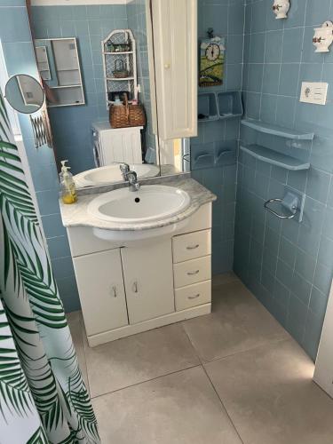 Large three bedroom apartment panoramic sea views