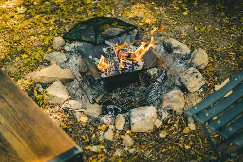 a fire pit in the ground next to a bench at Chata Auri / Hütte Auri in Kaplice