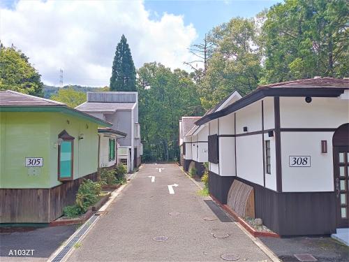 a row of houses on the side of a street at ホテル亀岡 in Minamijō