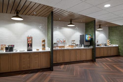 Fairfield by Marriott Inn & Suites Hailey Sun Valley في هايلي: a restaurant with a chairerasteryasteryasteryasteryasteryasteryasteryasteryasteryasteryasteryasteryasteryasteryastry