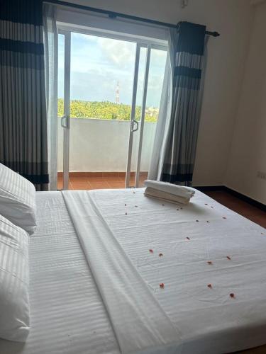 Ένα ή περισσότερα κρεβάτια σε δωμάτιο στο Aeonsky apartment Negombo beach and airport