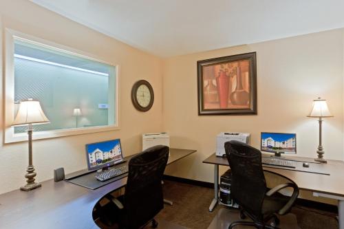 Candlewood Suites Washington-Dulles Herndon, an IHG Hotel Image