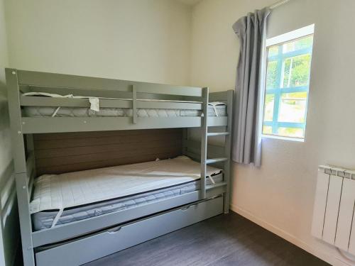 a bunk bed room with two bunk beds and a window at Appartement Flaine, 3 pièces, 6 personnes - FR-1-425-138 in Flaine