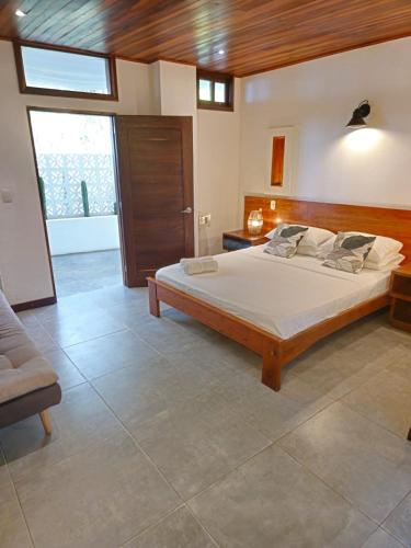 Postel nebo postele na pokoji v ubytování Makao Beach Hotel