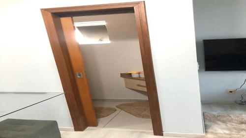 Televisyen dan/atau pusat hiburan di Saint Sebastian Flat 612 - Com Hidro! até 4 pessoas, Duplex, no centro