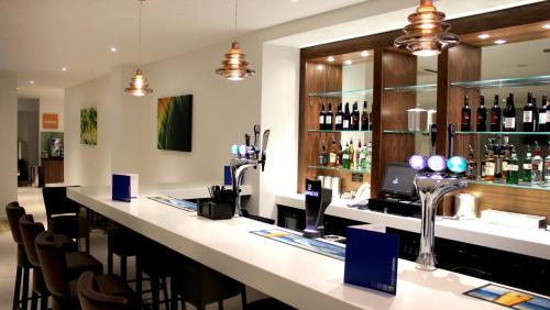 Minuman di Holiday Inn Express Wakefield by IHG