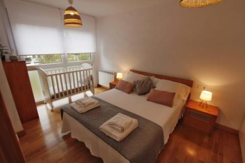 a bedroom with a bed with two towels on it at Apartamento Buruntzali in Elizondo