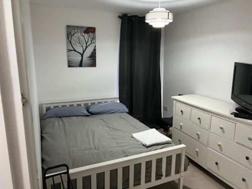 מיטה או מיטות בחדר ב-Heronsgate GH014