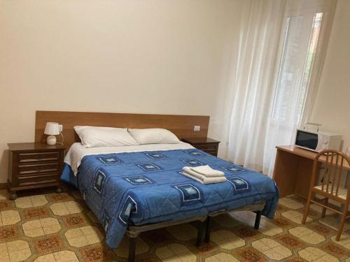 a bedroom with a bed with a blue comforter at Interno 3 in Rome