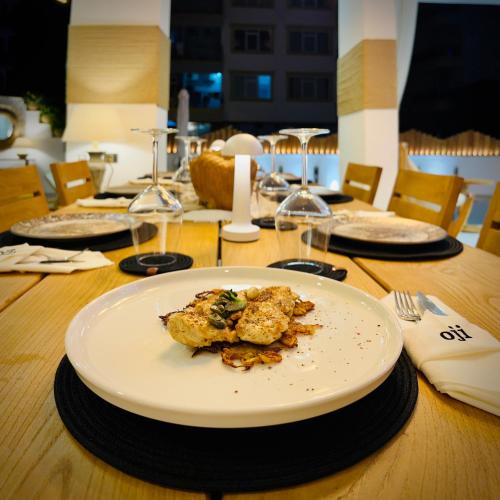 Makanan di atau berdekatan hotel