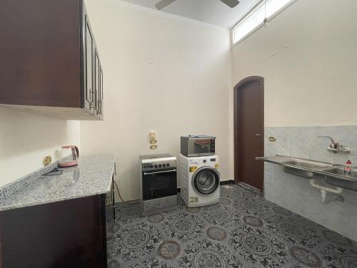 Kuchyň nebo kuchyňský kout v ubytování Gîte Hôtel Ramla Louxor