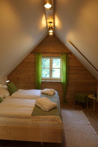 a bedroom with a large bed in a attic at Szapary 1620 in Woppendorf