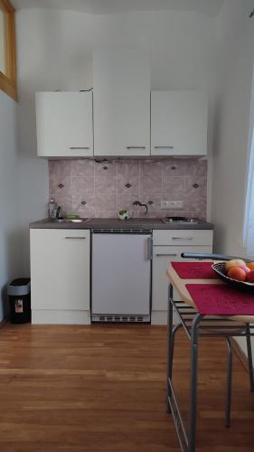 Kuchyň nebo kuchyňský kout v ubytování Ferienwohnung Gänseblümchen