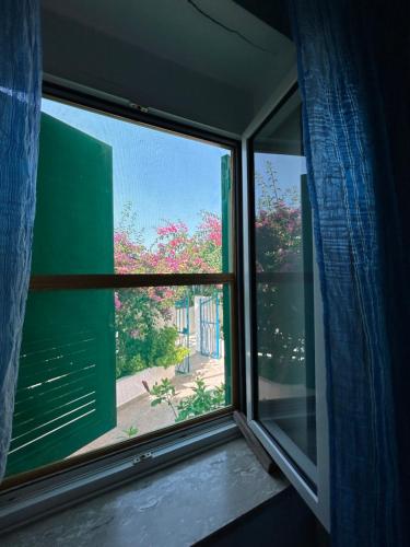 an open window with a view of a street at Casa Talento in Ponza