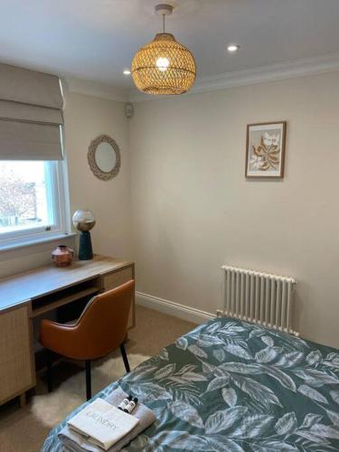 Gallery image of Whole house, ensuite & garden, 3 bedrooms in London