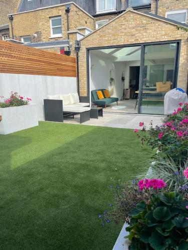 Gallery image of Whole house, ensuite & garden, 3 bedrooms in London