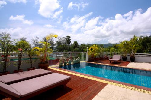 Bazén v ubytování Rayaburi Hotel, Patong nebo v jeho okolí