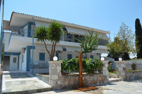 Gallery image of Ammos Apartments in Glífa