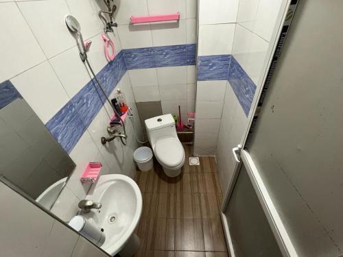 Vonios kambarys apgyvendinimo įstaigoje Mima's Apartment