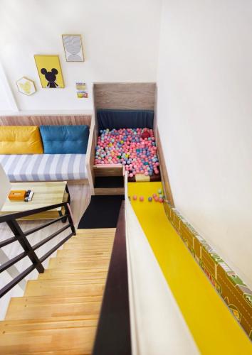a room with a bunk bed with a play floor at Happiness Yes Inn in Luodong