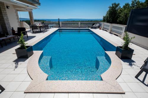 5 Star Luxury 320m2 Apartment with SeaView, Private Pool & Grill House - Ocean Rab