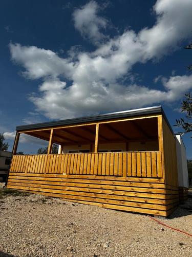 Avarka House, cozy family place, free parking and wifi, in Camp Dalmatino