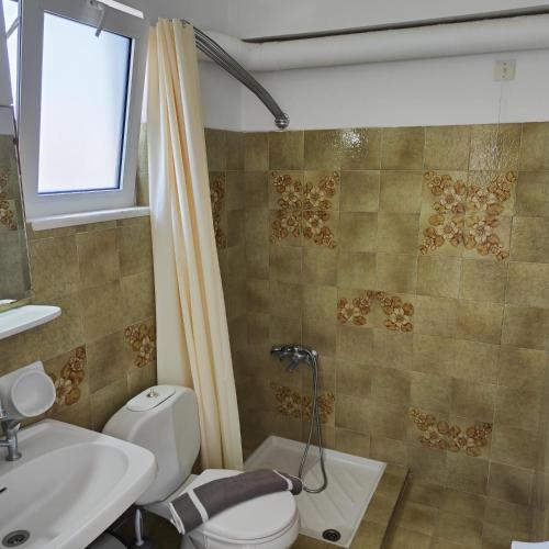 Ένα μπάνιο στο Helena Apartments in Paradisi