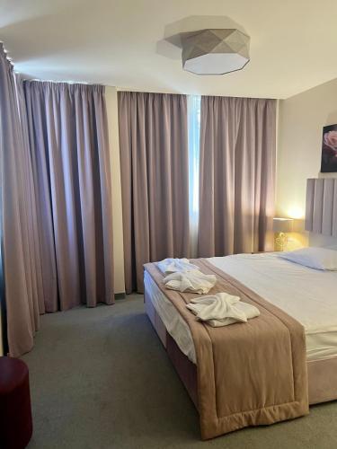 Кровать или кровати в номере Floral Boutique Hotel