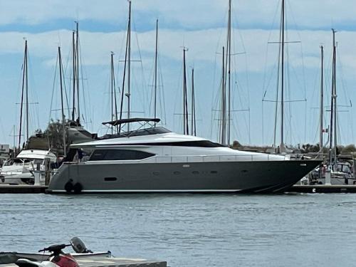 MotorYacht 21 avec équipage photo 9
