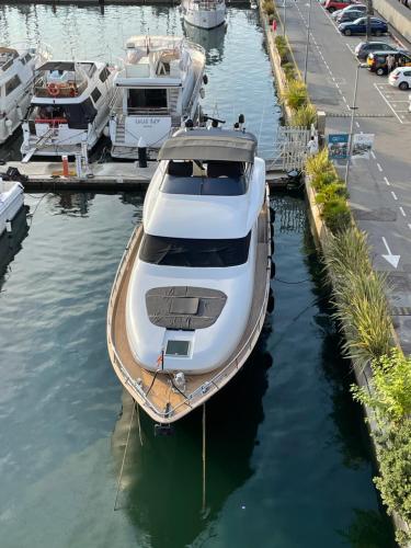 MotorYacht 21 avec équipage photo 13