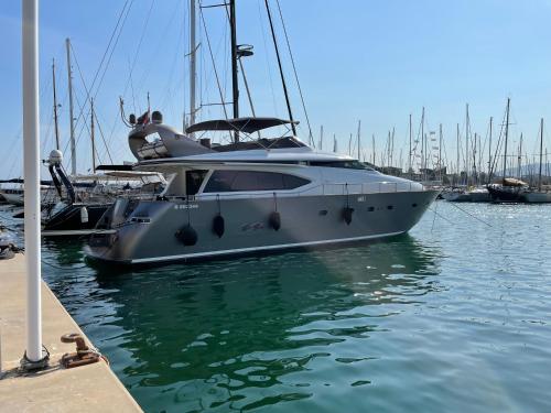 MotorYacht 21 avec équipage photo 14