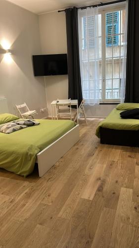 Cama ou camas em um quarto em Centro Storico Caruggi 2min Acquario Pellicceria Superior Loft Palazzo Rolli