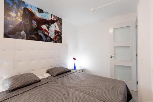 Tempat tidur dalam kamar di Apartment in Playa de las Americas