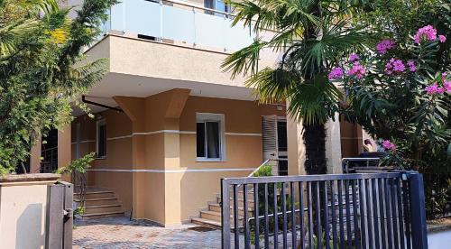 a building with palm trees in front of it at All Seasons Villa 1, Golem Kompleksi Dielli in Qerret