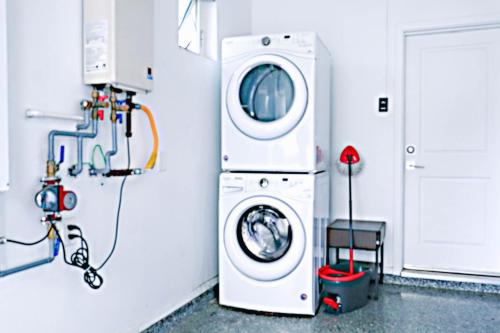 a washer and dryer in a room at Lucky Charm 4 Bedroom Mid-City Apartment in Los Angeles