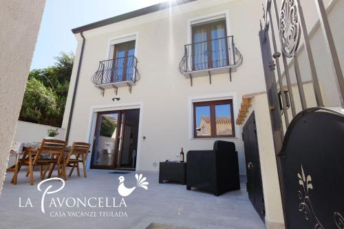 a villa with a view of the courtyard of a house at Case Vacanze La Pavoncella in Teulada