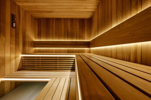 an empty sauna with wooden walls and wooden floors at Tatra Nest Apartamenty - jacuzzi, sauna! in Biały Dunajec