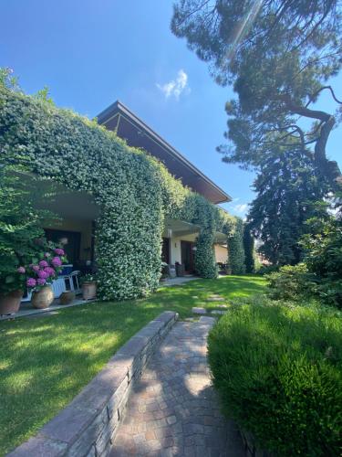 Κήπος έξω από το Maison Montello