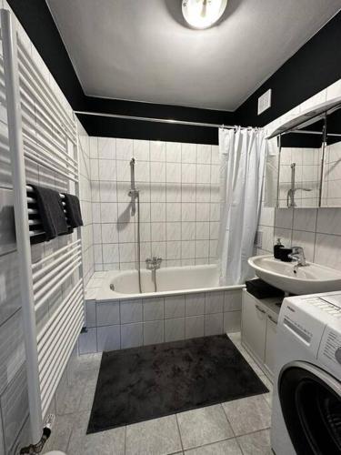 Schöne 2 1/2 Zimmer Wohnung im Herzen von Dortmund tesisinde bir banyo