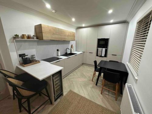a kitchen and dining room with a table and chairs at Premium executive Apartment in Dunfermline in Dunfermline