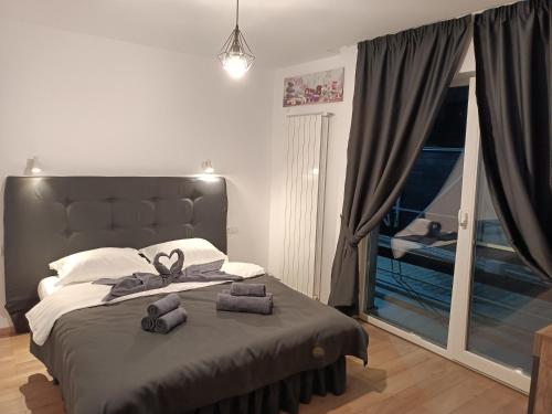 Ένα ή περισσότερα κρεβάτια σε δωμάτιο στο Casa Matei INN Coresi Brasov