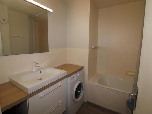 a bathroom with a sink and a washing machine at Appartement Confort 4 Pers, Balcon Sud, Proche Pistes et Commerces, WIFI Inclus - FR-1-502-406 in Tignes