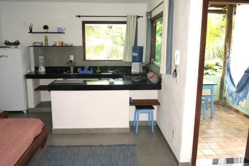 Η κουζίνα ή μικρή κουζίνα στο Casa 3 Verde, Condominio VilaZion, Arraial D'Ajuda centro