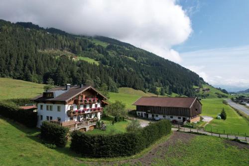 an aerial view of a house and a mountain at Ferienwohnungen Behamhof in Neukirchen am Großvenediger