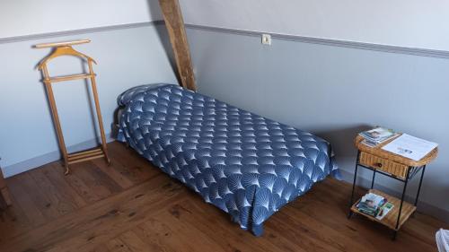 a mattress in a room with a table and a ladder at Chantilly Villa Quincampoix in Chantilly