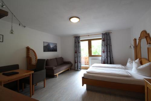 Ένα ή περισσότερα κρεβάτια σε δωμάτιο στο Appartements Alpenland