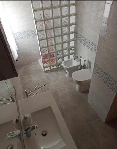 Ένα μπάνιο στο Villa Iris
