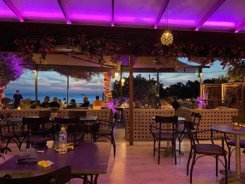 Restaurace v ubytování me gusta suite by the sea