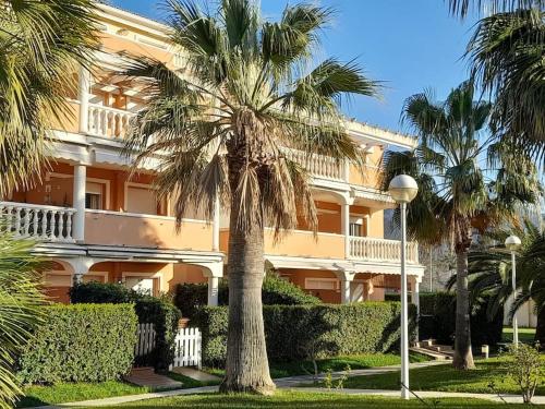 Beautiful 2-bed beachside apartment